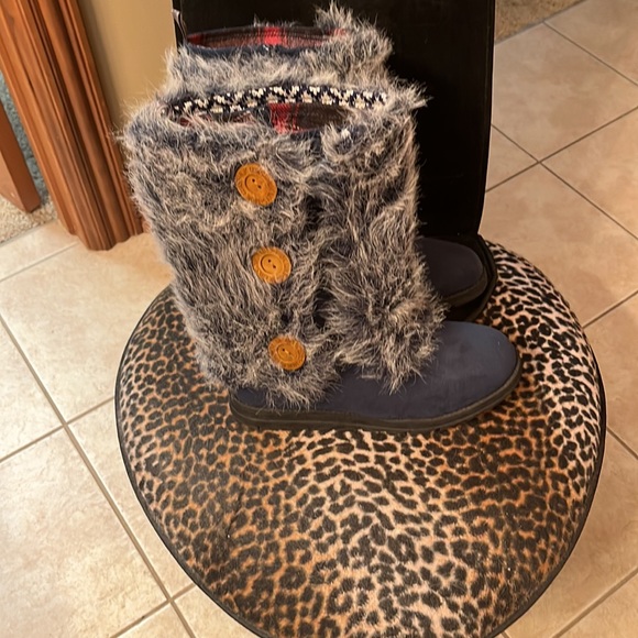 Brand new Muk Luks navy blue faux suede boots, multiple ways to wear!!! - Picture 4 of 6